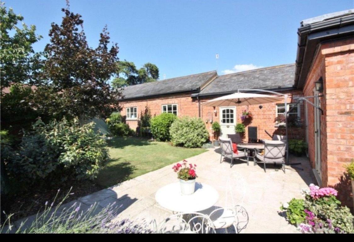 Stunning Barn Private Hot Tub Malvern & Worcester Sleeps 6 Exterior foto
